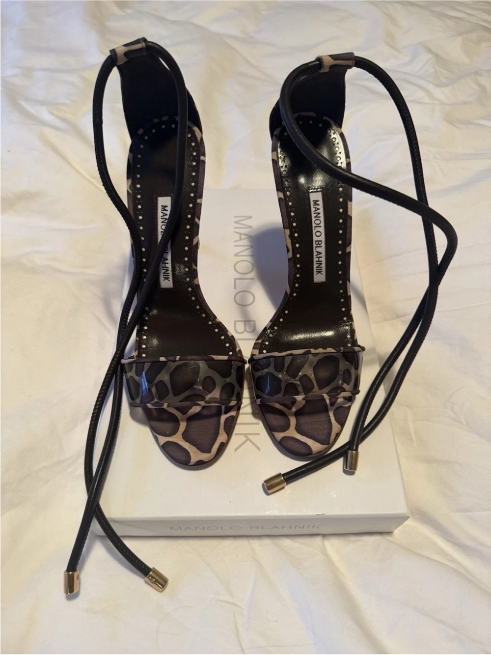 New never worn Manolo Blahnik Estro Giraffe Print ankle tie sandals size 37